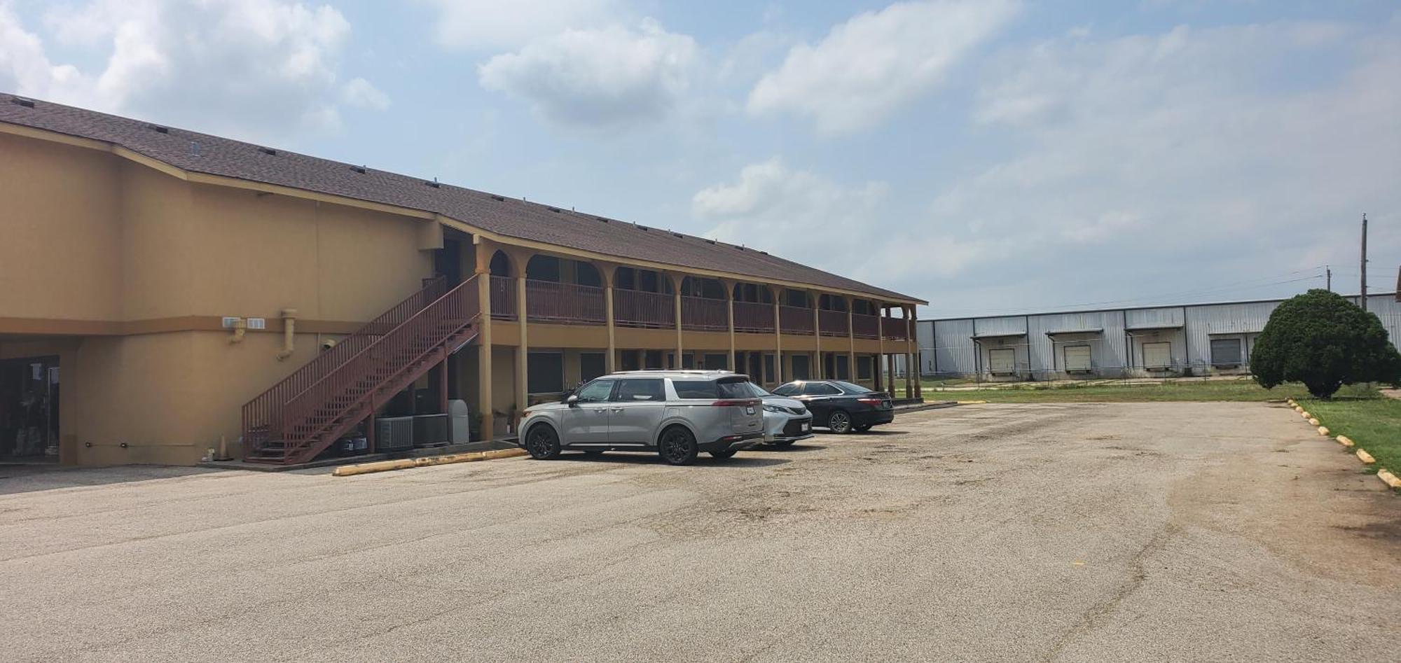 Antlers Inn Cuero Exterior photo