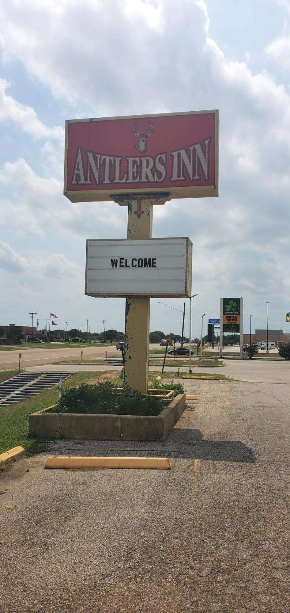Antlers Inn Cuero Exterior photo